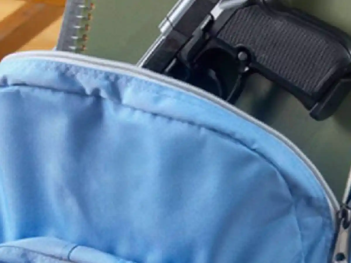 Santiago del Estero: una niña fue al colegio con el arma policial de su padre