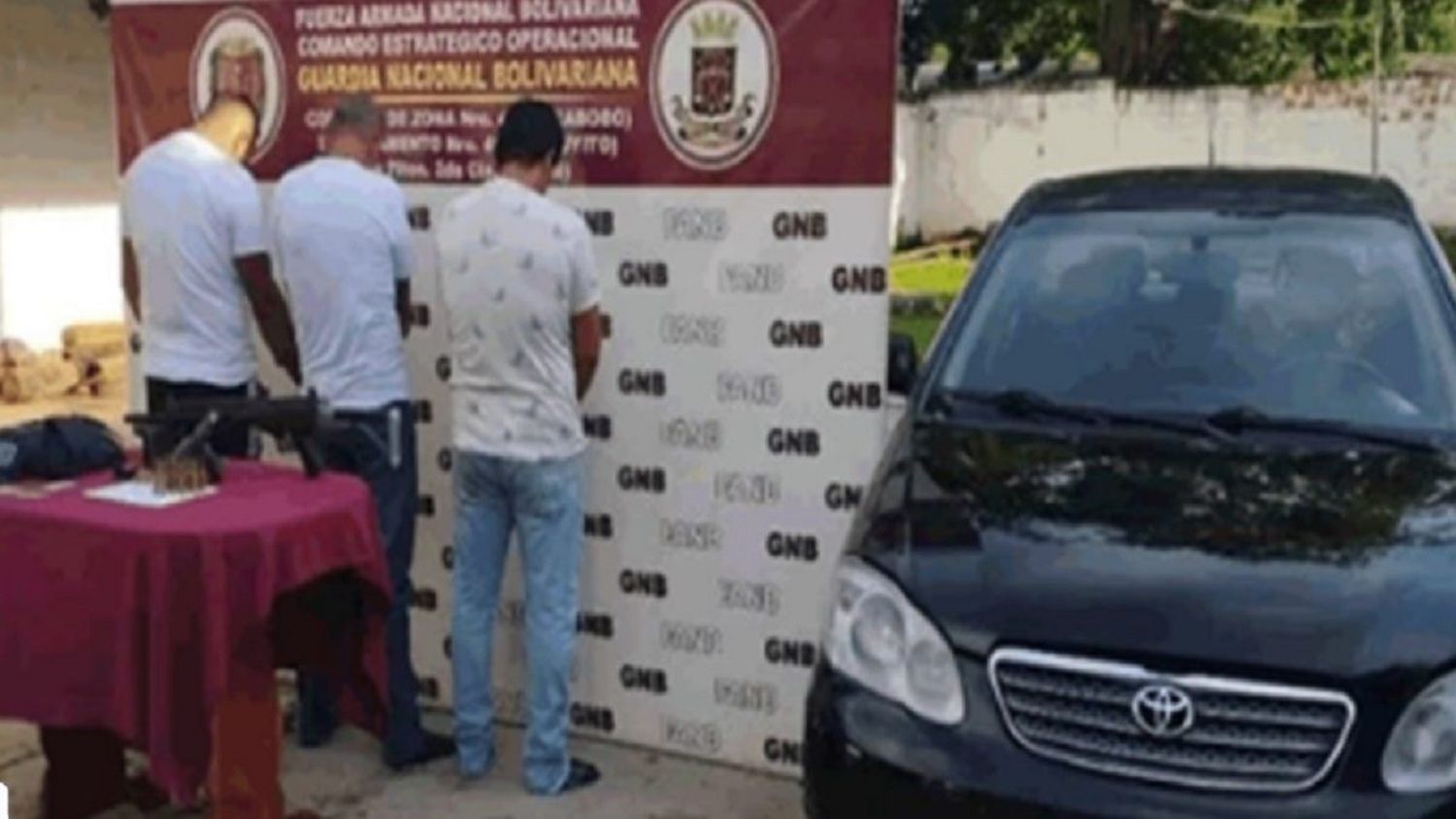 ¡UNO ES UN PNB! Agarran con uniformes y armas largas a 3 miembros del TREN DE ARAGUA