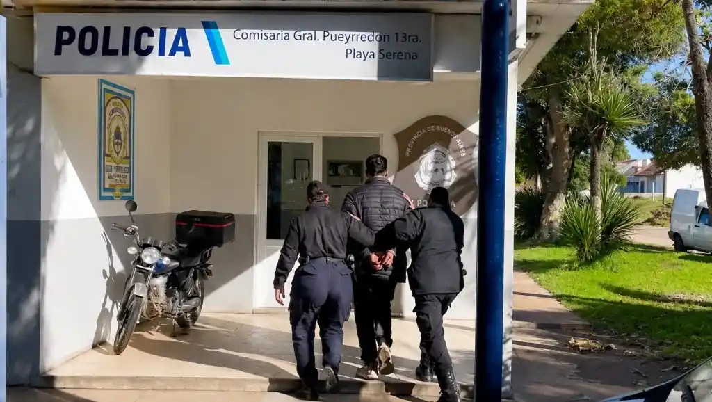 Los efectivos hallaron un destornillador de aproximadamente 25 centímetros de largo.