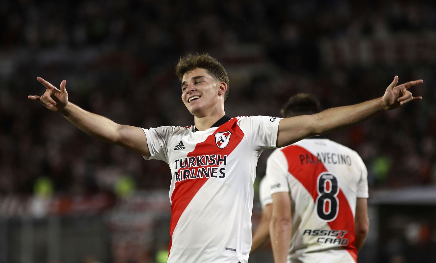 Desde Italia y Francia, ofertas por Julián Álvarez