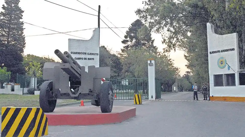 Robaron un camión que ingresaba al Barrio Militar de Campo de Mayo, secuestraron al chofer y lo liberaron en Luján