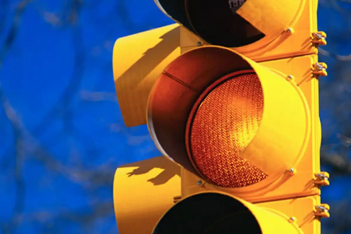 Seguridad vial: se instalan nuevos semáforos en la ciudad