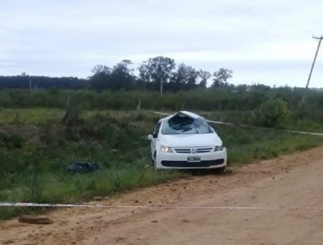 Una joven mujer murió luego de volar con su auto en el ingreso a Villa del Rosario