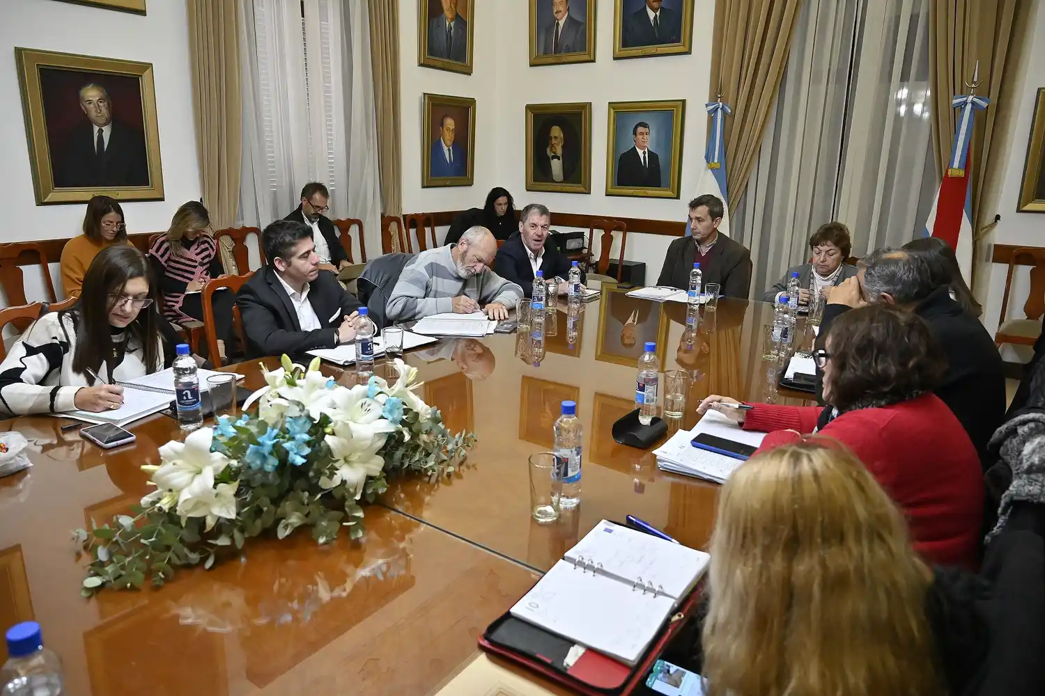 La provincia convoca al diálogo a los gremios estatales y docentes