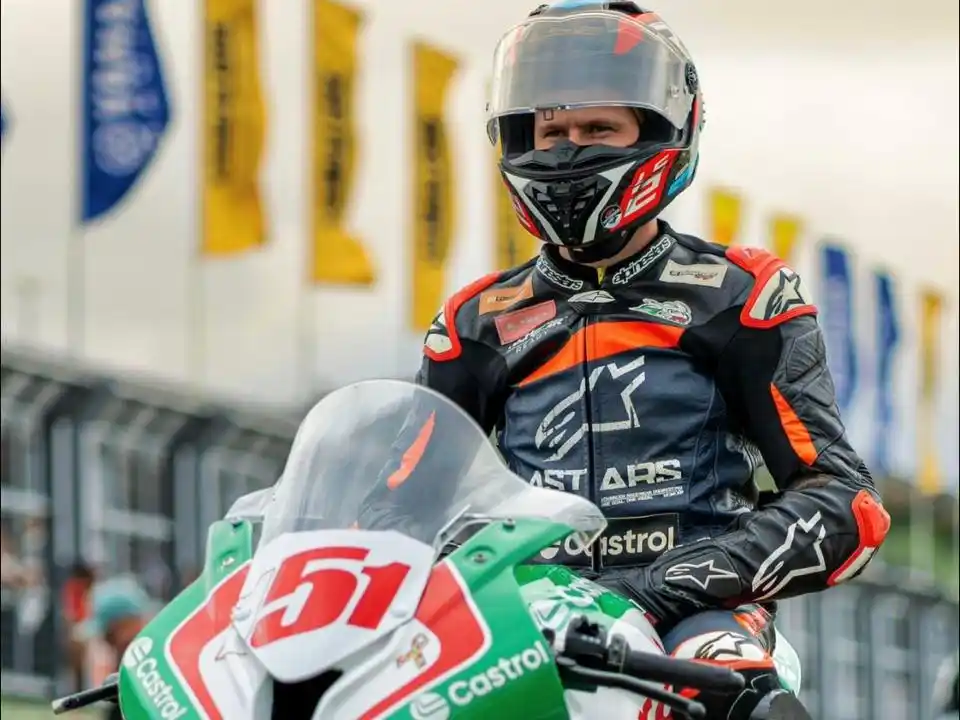 Agustín Donatti compite en Iterlagos por  en la primera fecha del Moto1000GP.