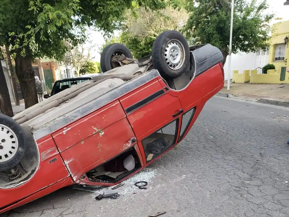 Hospitalizaron a un hombre que protagonizó un accidente en Saavedra al 400