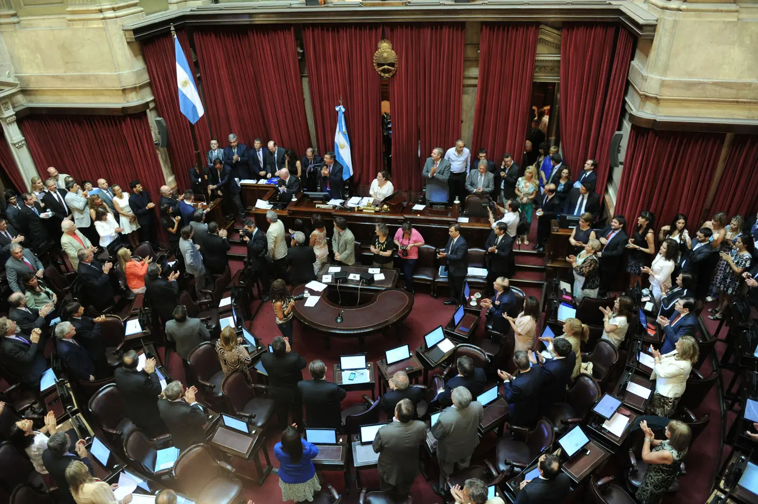 Acuerdan cambios en ley de responsabilidad penal empresaria: Eliminan imprescriptibilidad de corrupción
