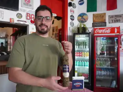 A Las Pizzas del Tano le tocó el salame picado fino a las finas hierbas de Cagnoli.