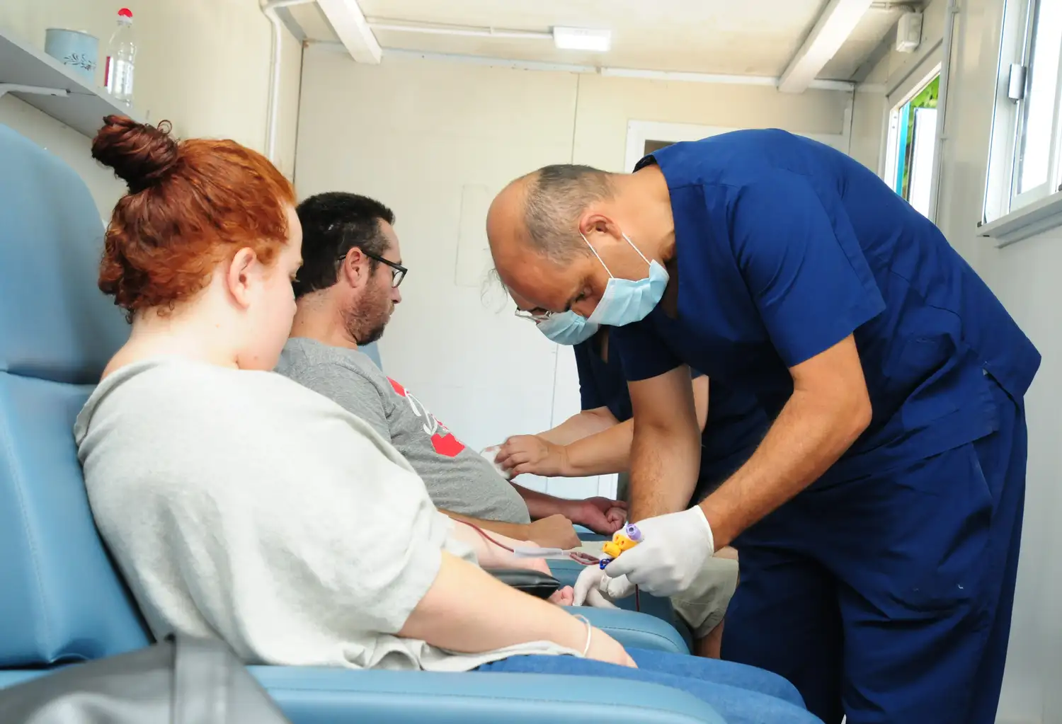 El servicio de Hemoterapía recibe entre 1.200 y 1.400 donaciones anuales, de las cuales el 98% corresponden a donantes voluntarios.