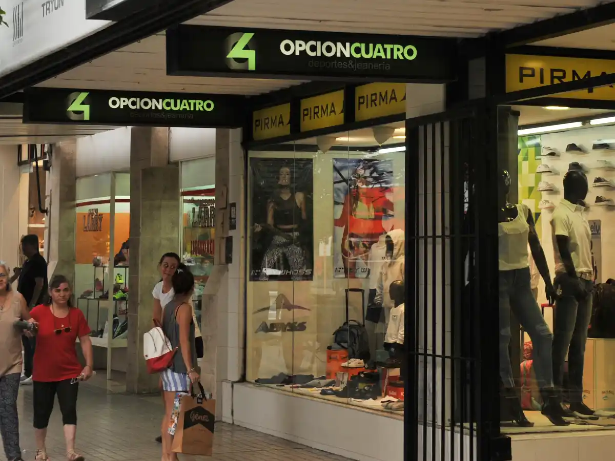 Se podrá comprar vestimenta y calzados con descuentos del 35% en la Semana de la Moda que comienza hoy 