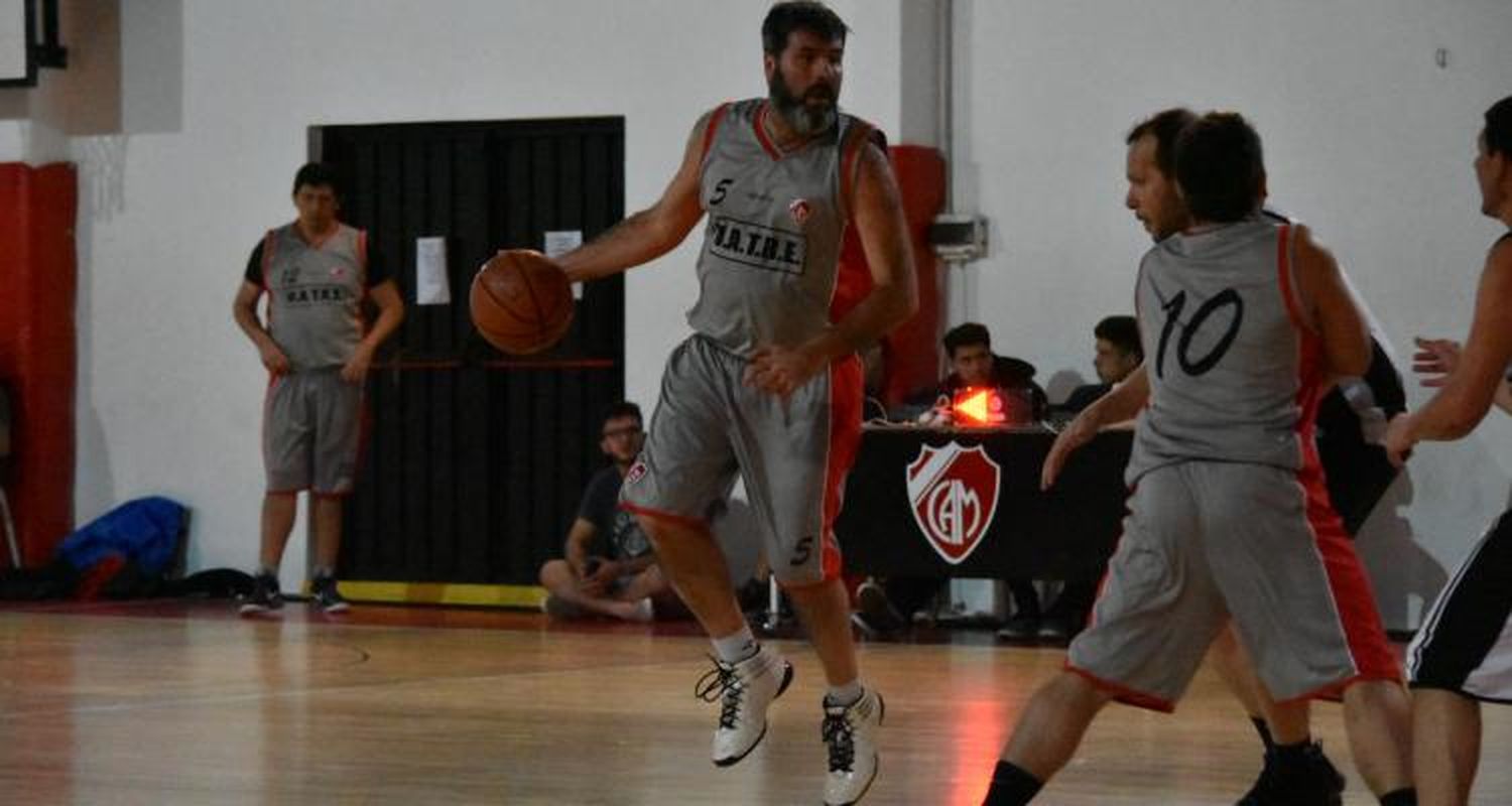 Final Four +45: Mitre empezó con el pie derecho