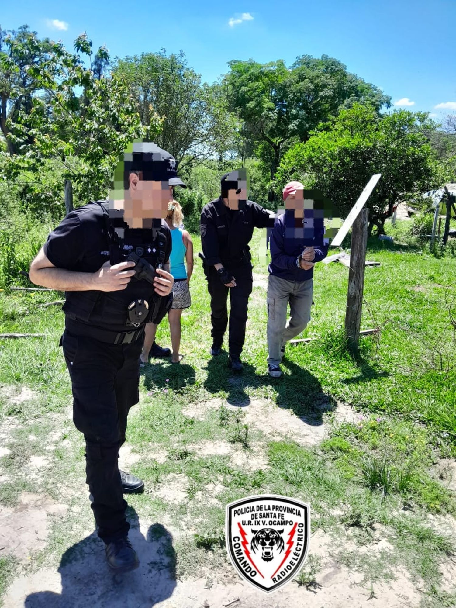 Amenazó a su vecino con un revolver por prender fuego