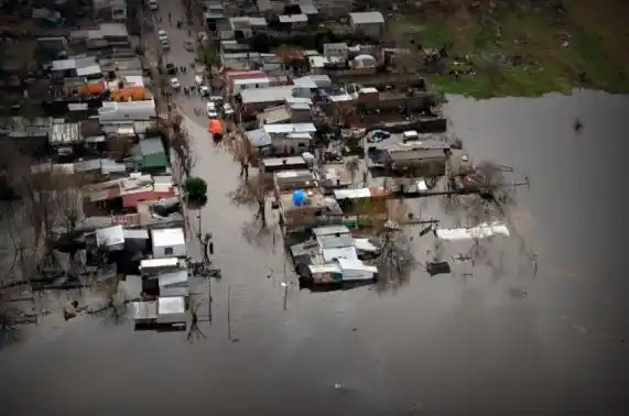 Uruguay: el agua no bajan y ya hay más de 4 mil evacuados