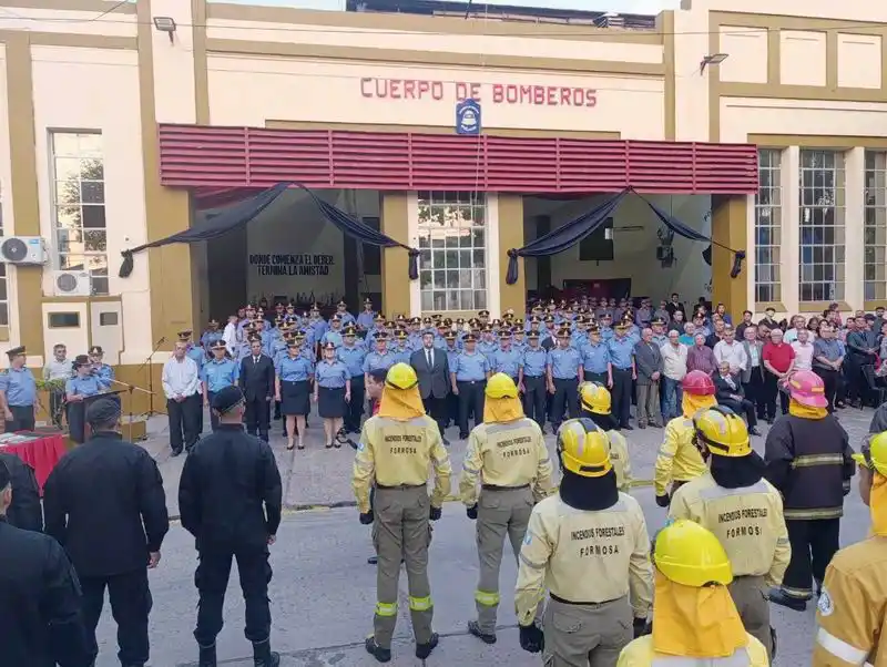 El Cuerpo de Bomberos de la Policía celebró 
con un acto el 77.º aniversario de creación