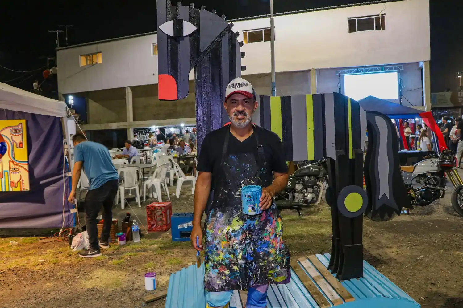 El artista plástico Mario Lange dejó su impronta en el Festival de Diamante