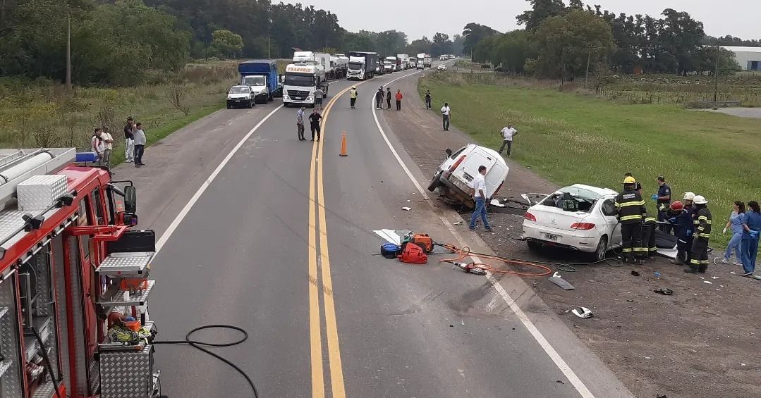 El choque se produjo a la altura del Km 126 de la RN 5 (FOTO: DataPosta).