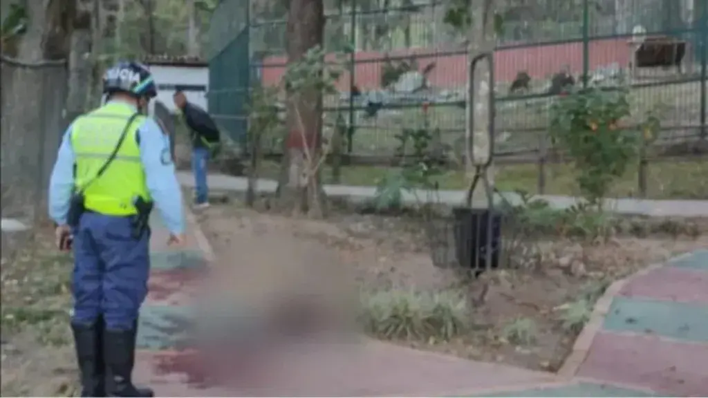 Tras 65 días luchando por su vida, falleció vigilante que intentó ACARICIAR A UN LEÓN EN ZOOLÓGICO DE MÉRIDA