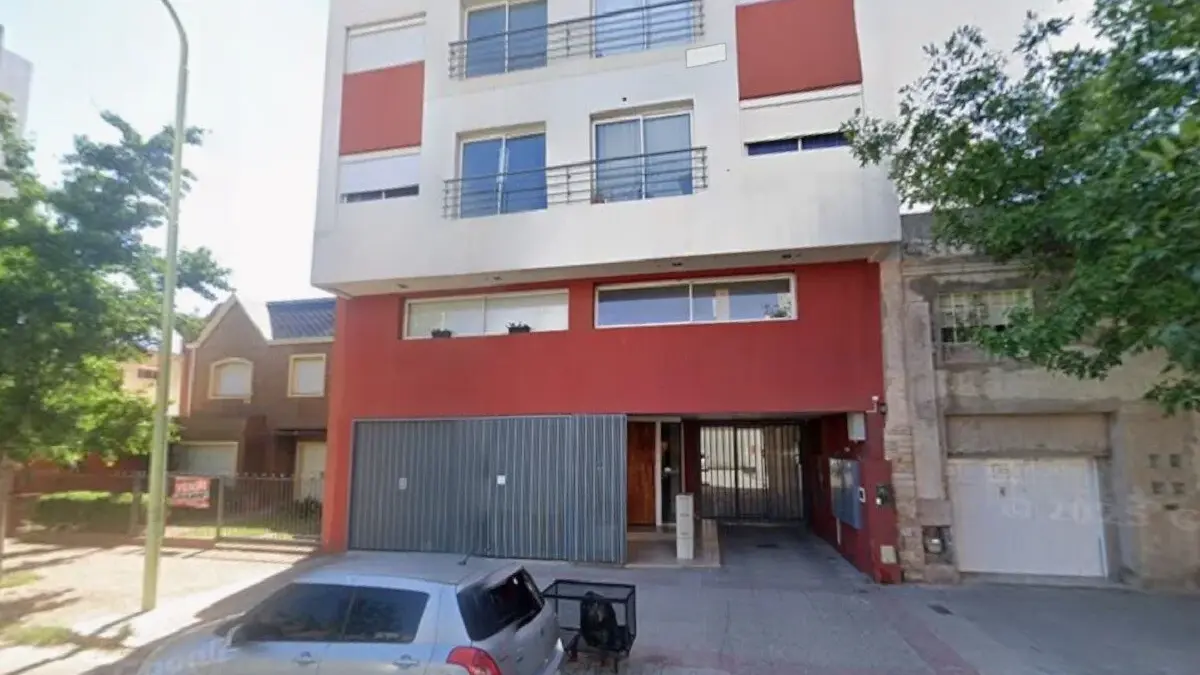 Una mujer murió tras caer desde un edificio en el centro de Bahía
