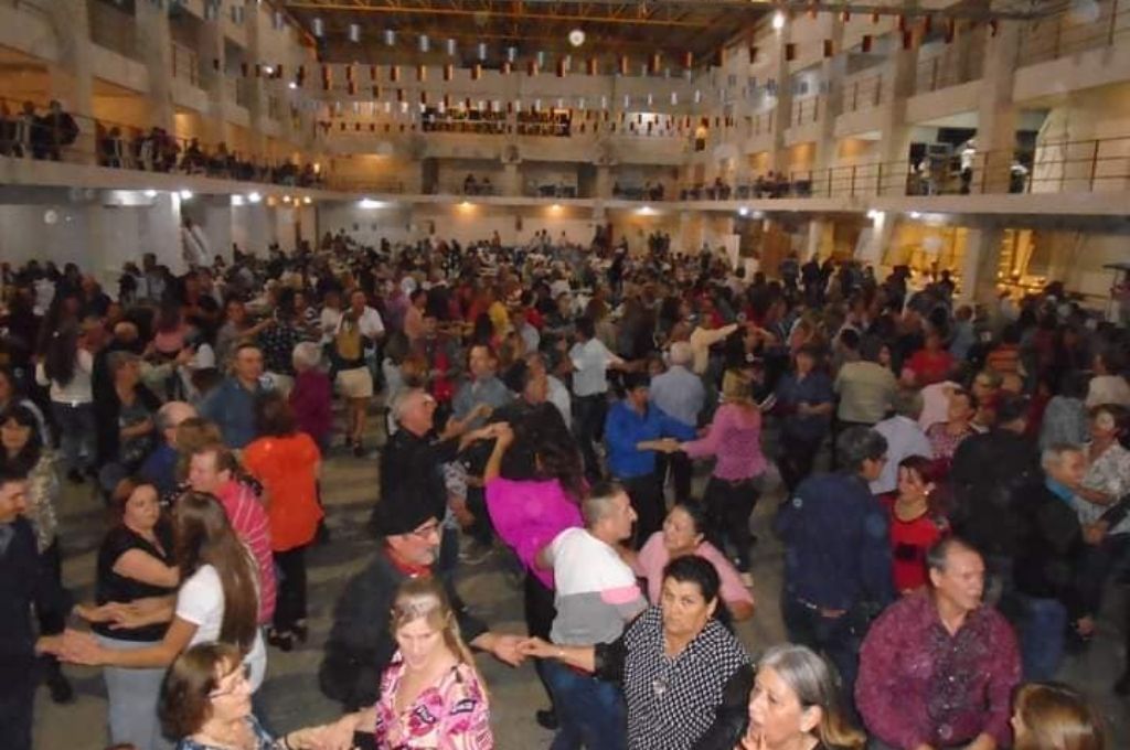 Polémica por fiesta masiva y sin protocolos autorizada en Crespo