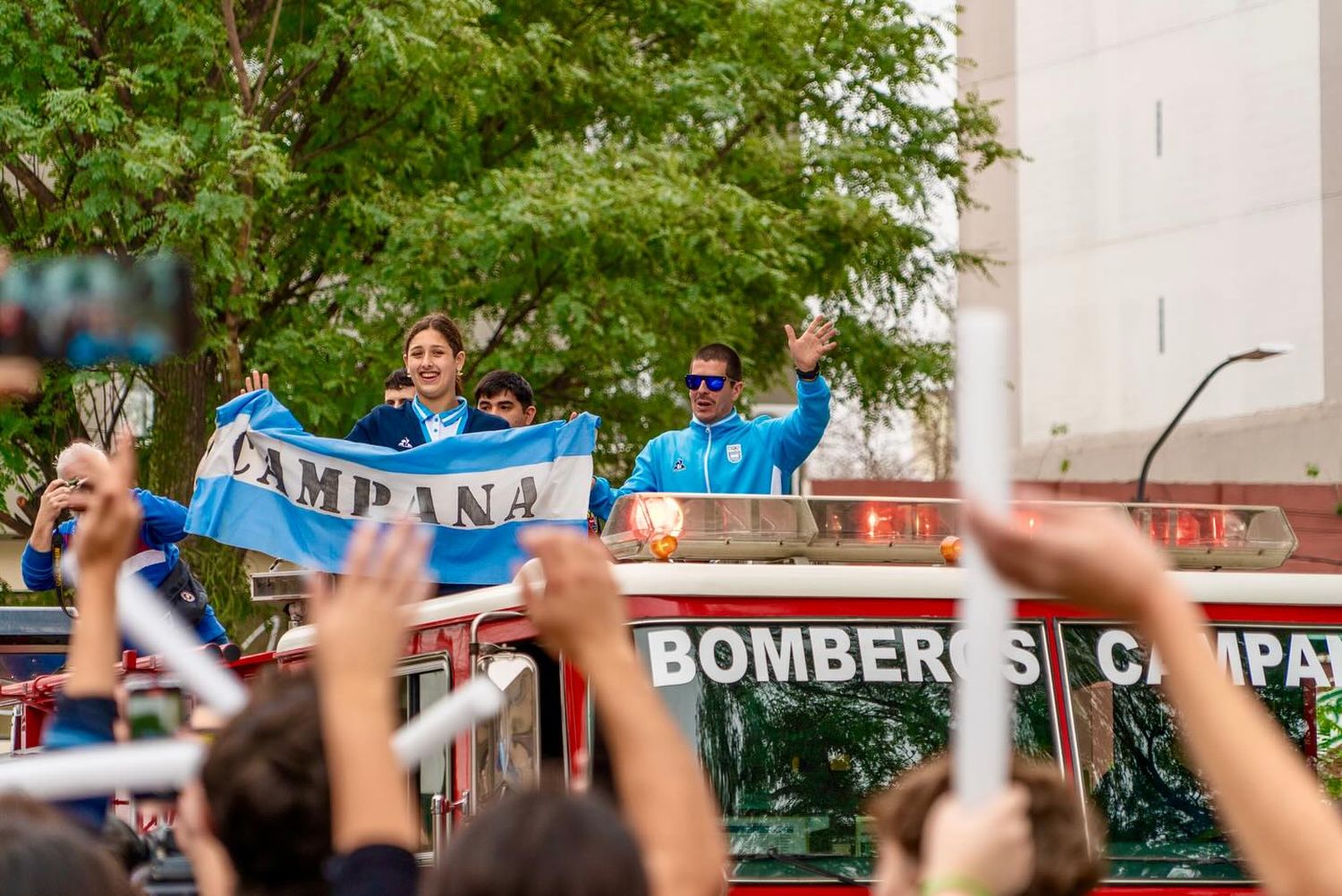 Video: Tras competir en París, gran bienvenida a la nadadora olímpica Agostina Hein en Campana