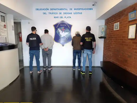 Un hombre y su padre fraccionaban y vendían drogas