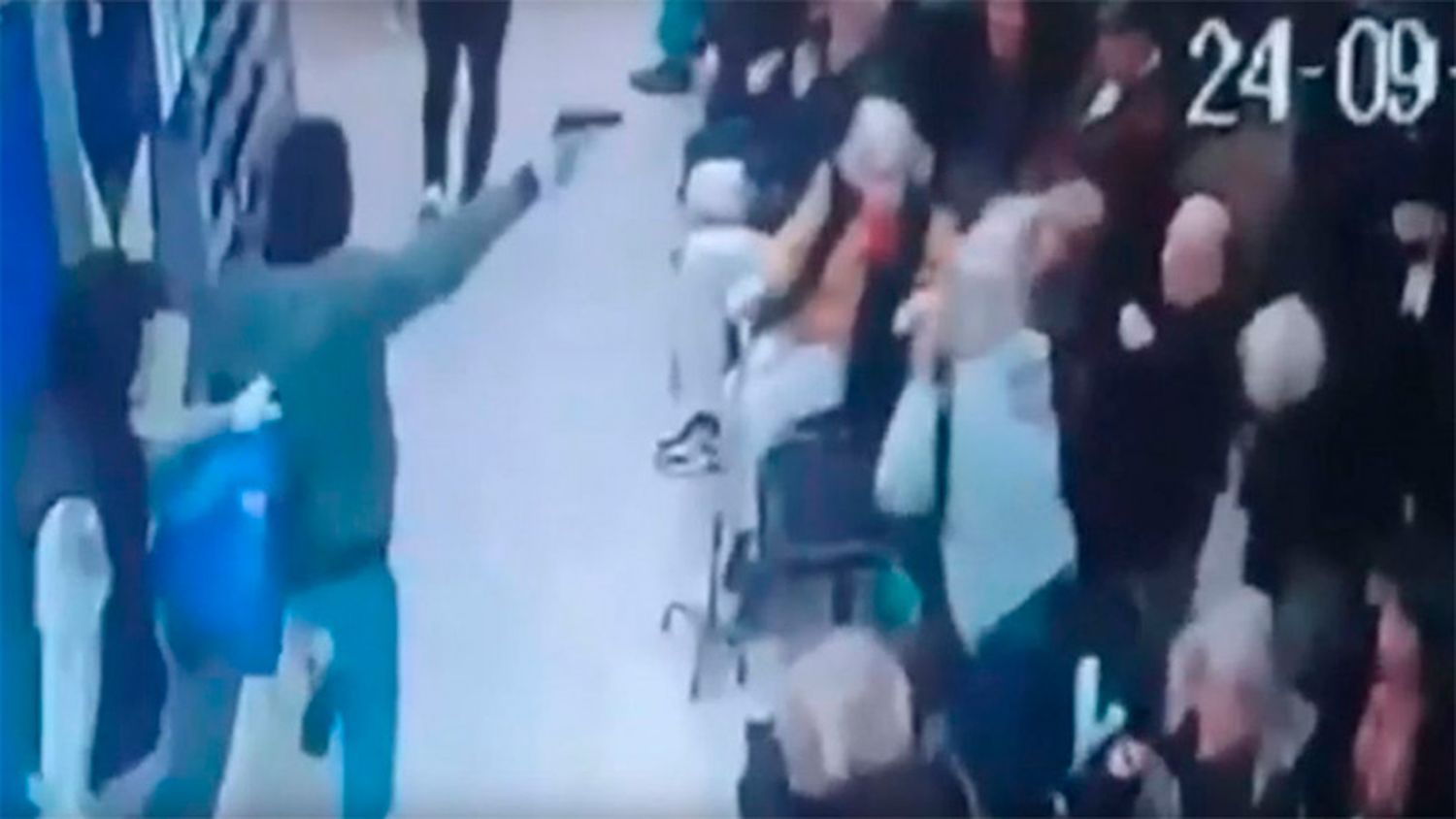Videos de violento asalto en banco: Se habrían llevado $ 5 millones y u$s 80 mil