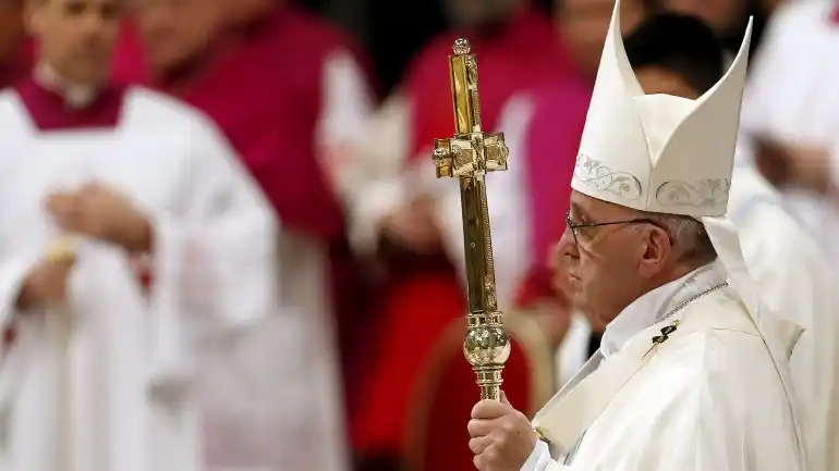 Año Nuevo: el papa Francisco denunció "un río de miseria alimentado por el pecado"