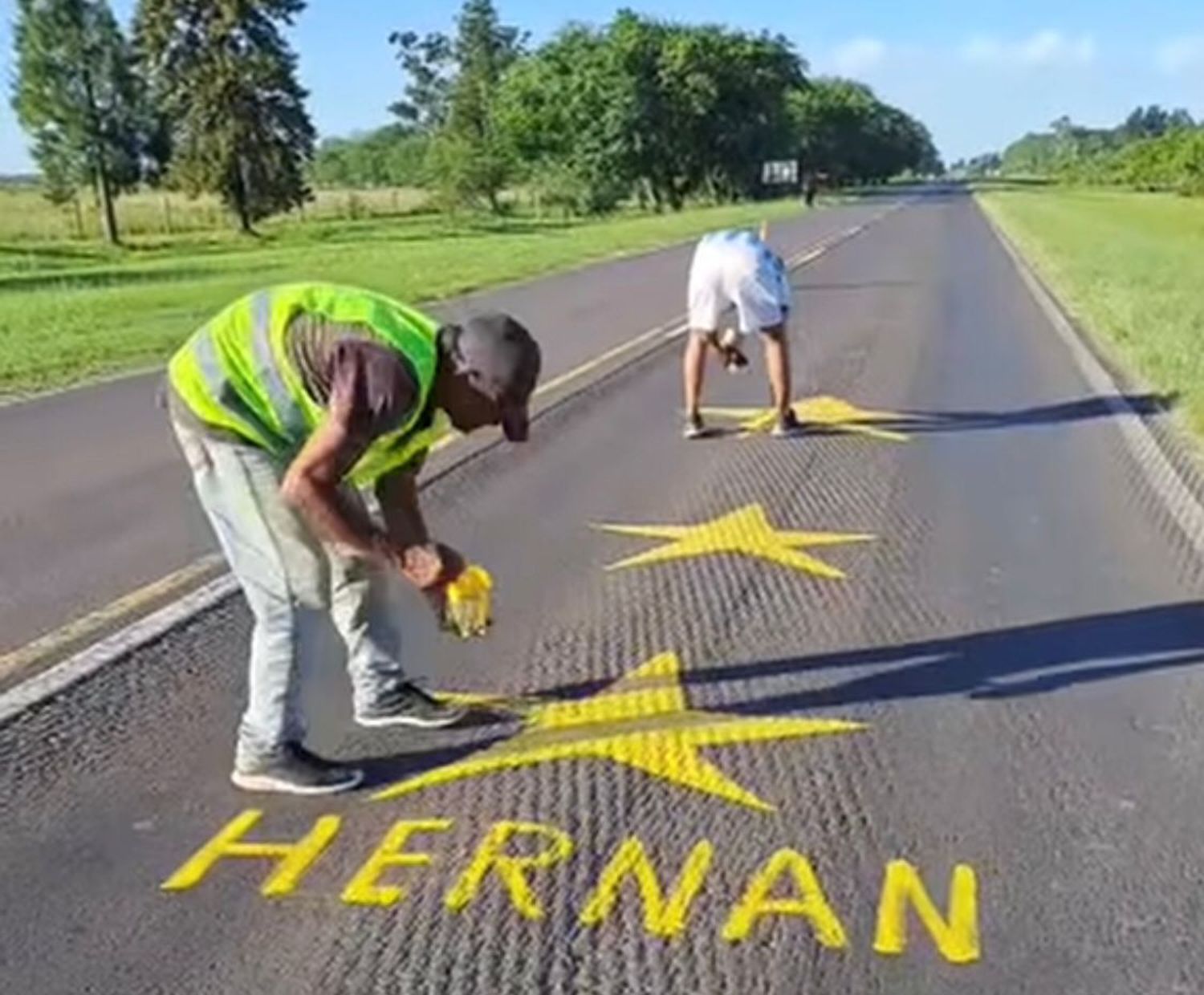 Pintaron estrellas amarillas en memoria de Hernán René "Indiecito" Solari