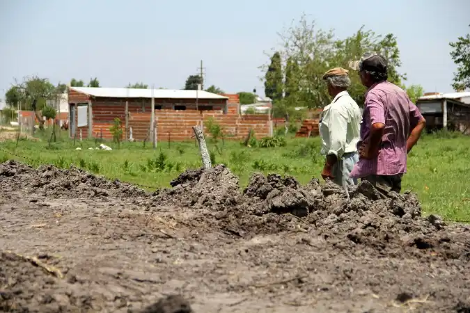 Vecinos inundados a causa del relleno de una laguna reclaman soluciones 