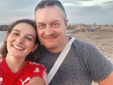 Valentina junto a su padre Alejandro.