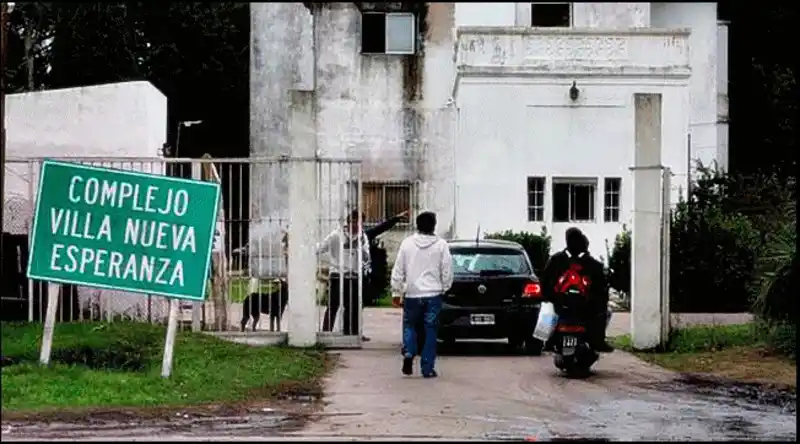 La Plata: Banda armada ingresó a un instituto de menores y ayudó a fugar a 7 internos
