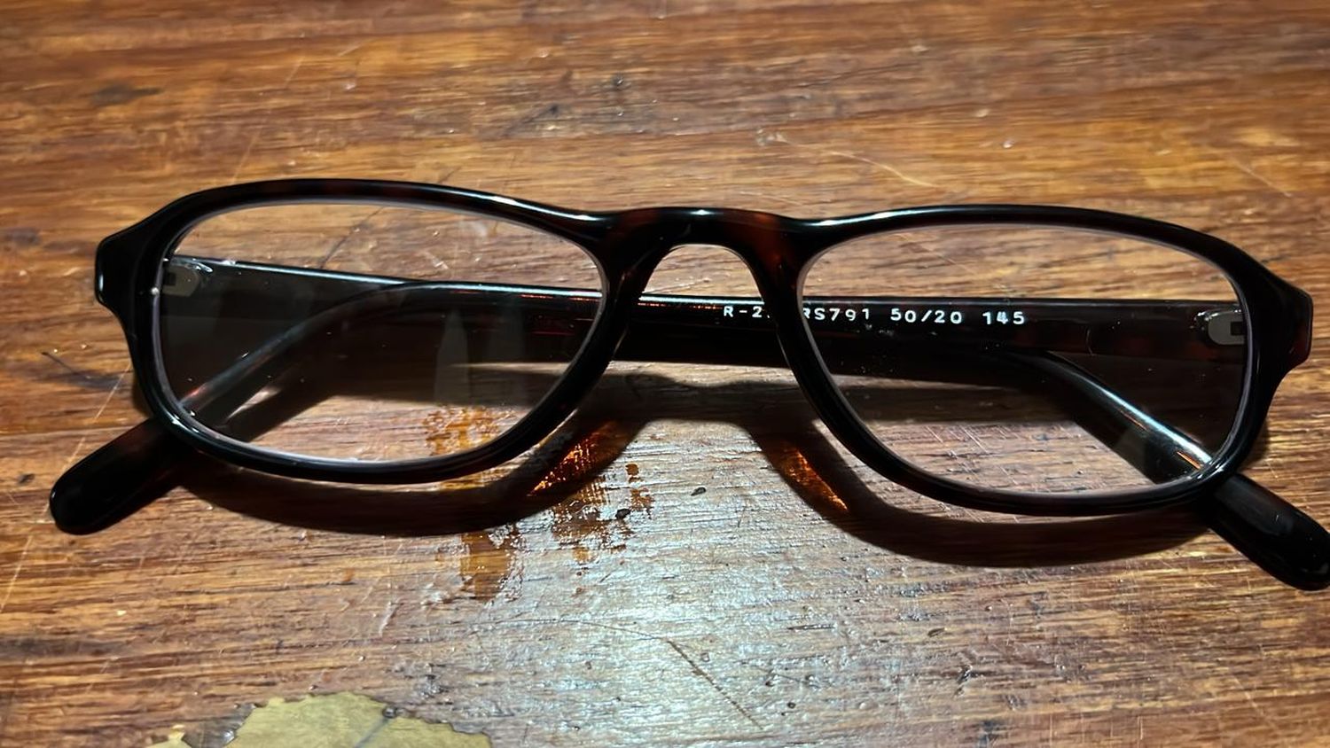 Hallaron lentes de aumento en calle Rojas
