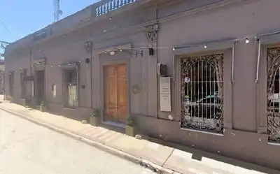 Tras 22 años de historia, cierra sus puertas el restaurante y pizzería El Jockey en Victoria