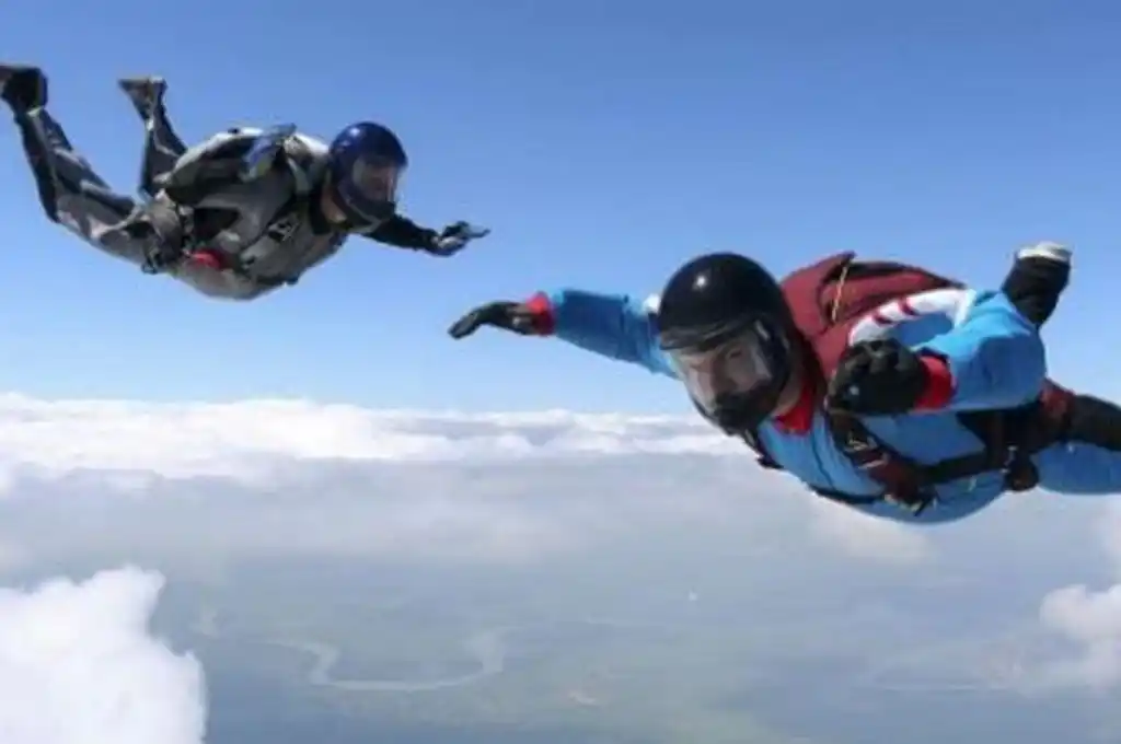 Tragedia en el aeroclub de Alvear: le falló el equipo a un paracaidista y murió