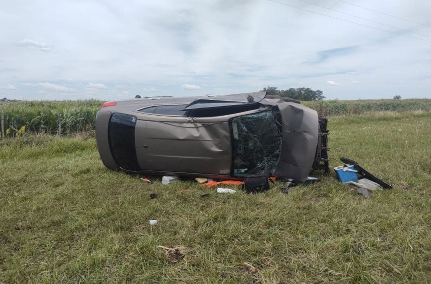 Una mujer falleció tras volcar el auto en el que viajaba