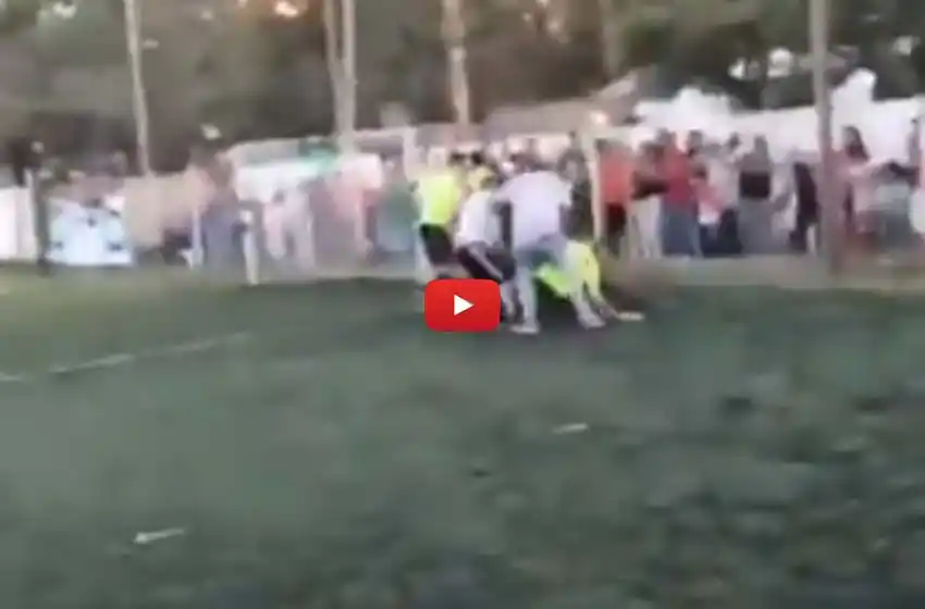 Un partido de fútbol infantil terminó a los golpes