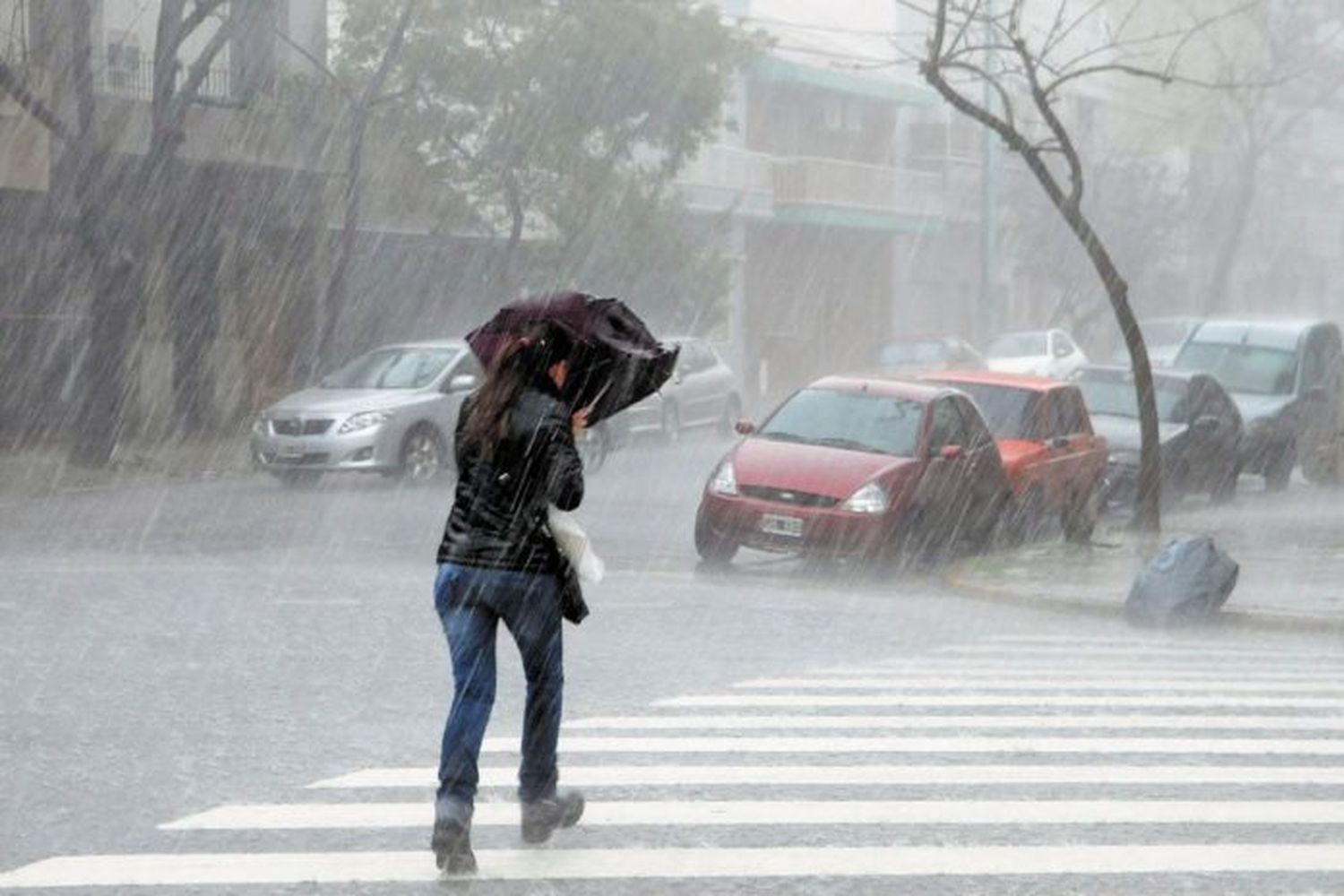 Necochea en alerta naranja: Fuerte tormenta amenaza la región