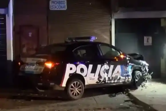 Choque entre un patrullero y un utilitario: el móvil era parte de la nueva flota entregada hace días