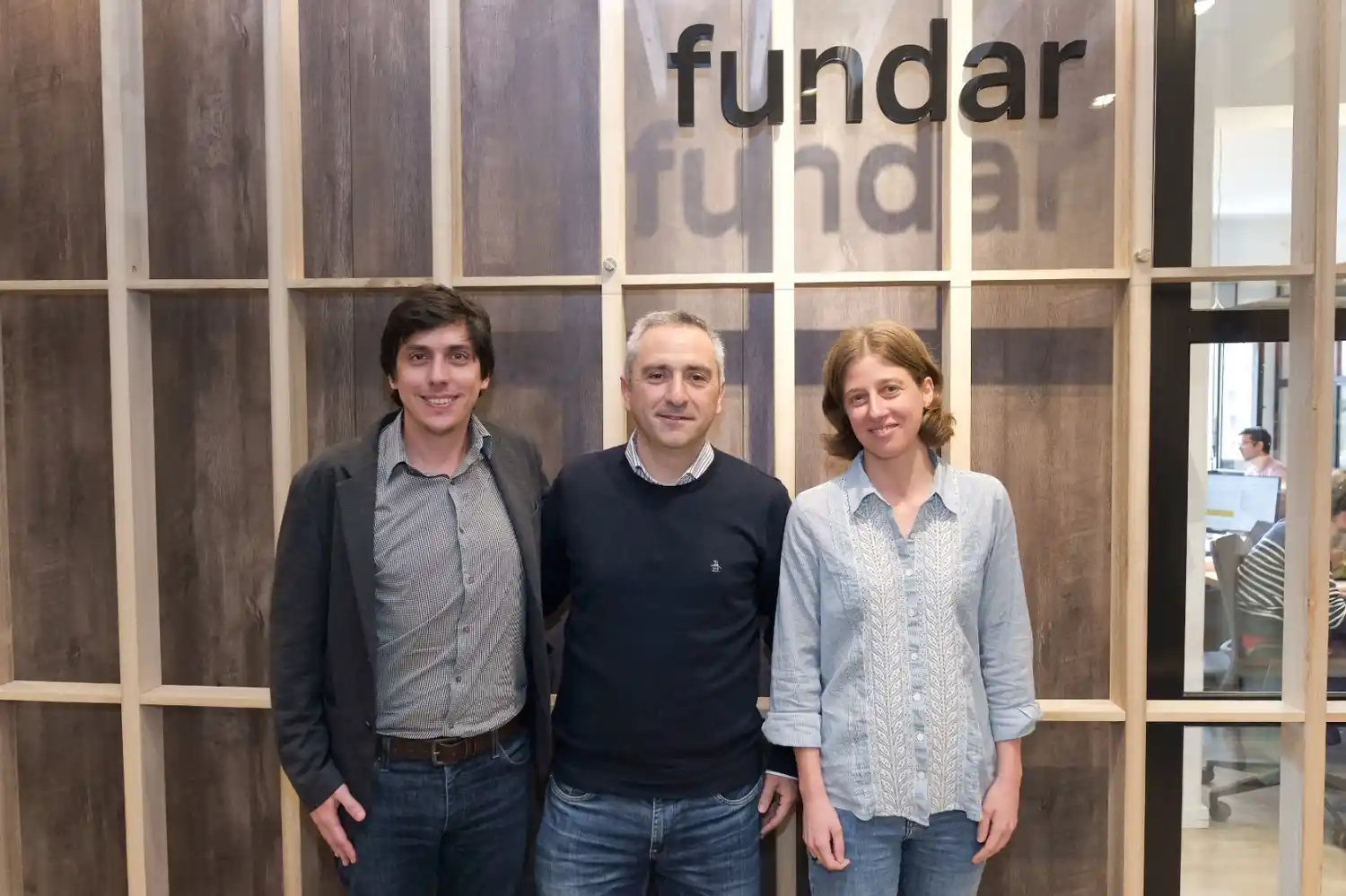 Larroque junto a Reydó y Migliore, directivos de Fundar.