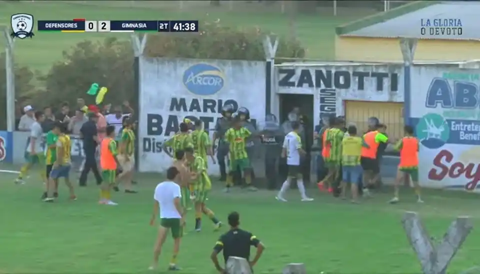 Los incidentes se desataron cuando Gimnasia ganaba 2 a 0.