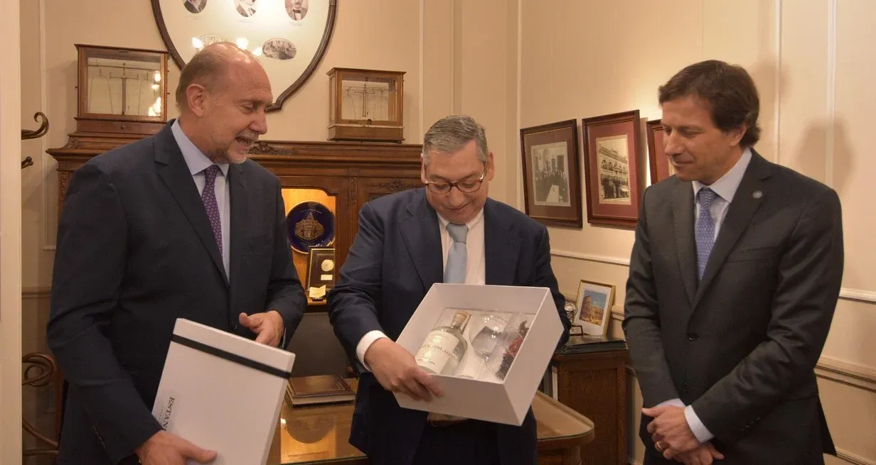 Enciso: “Tenemos mucho para explorar e intercambiar entre Santa Fe y Uruguay”