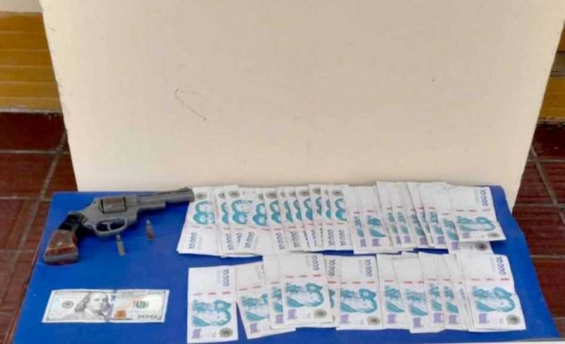 Dos detenidos por el robo de 
una importante suma de dinero