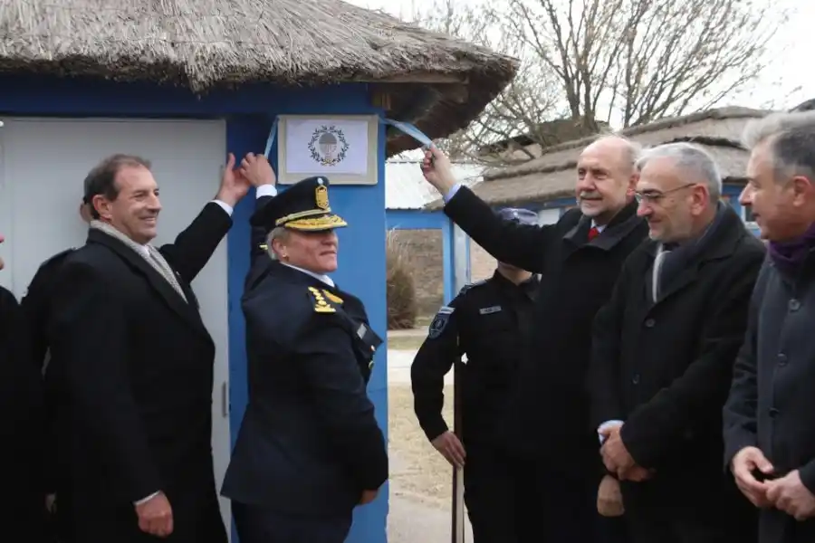 Perotti inauguró la nueva escuela de policía en Rafaela