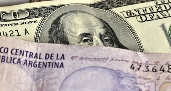 El peso no para de depreciarse,  y llegó la hora de pensar en soluciones más drásticas