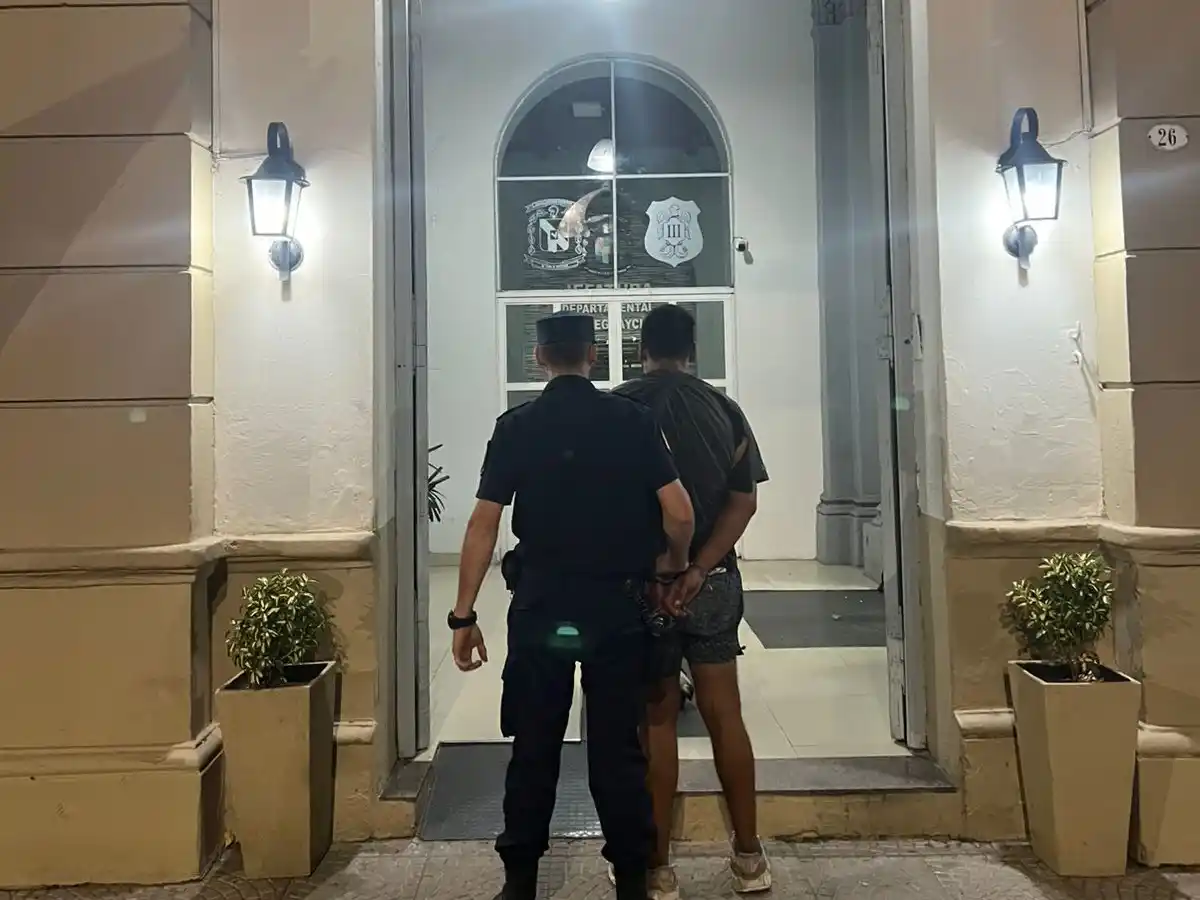 Sin lugar a donde huir: entró a robar a un gimnasio, sonó la alarma y lo atraparon tratando de esconderse