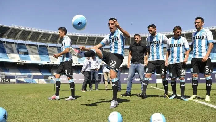 Racing presentó a sus refuerzos con Ricardo Centurión a la cabeza
