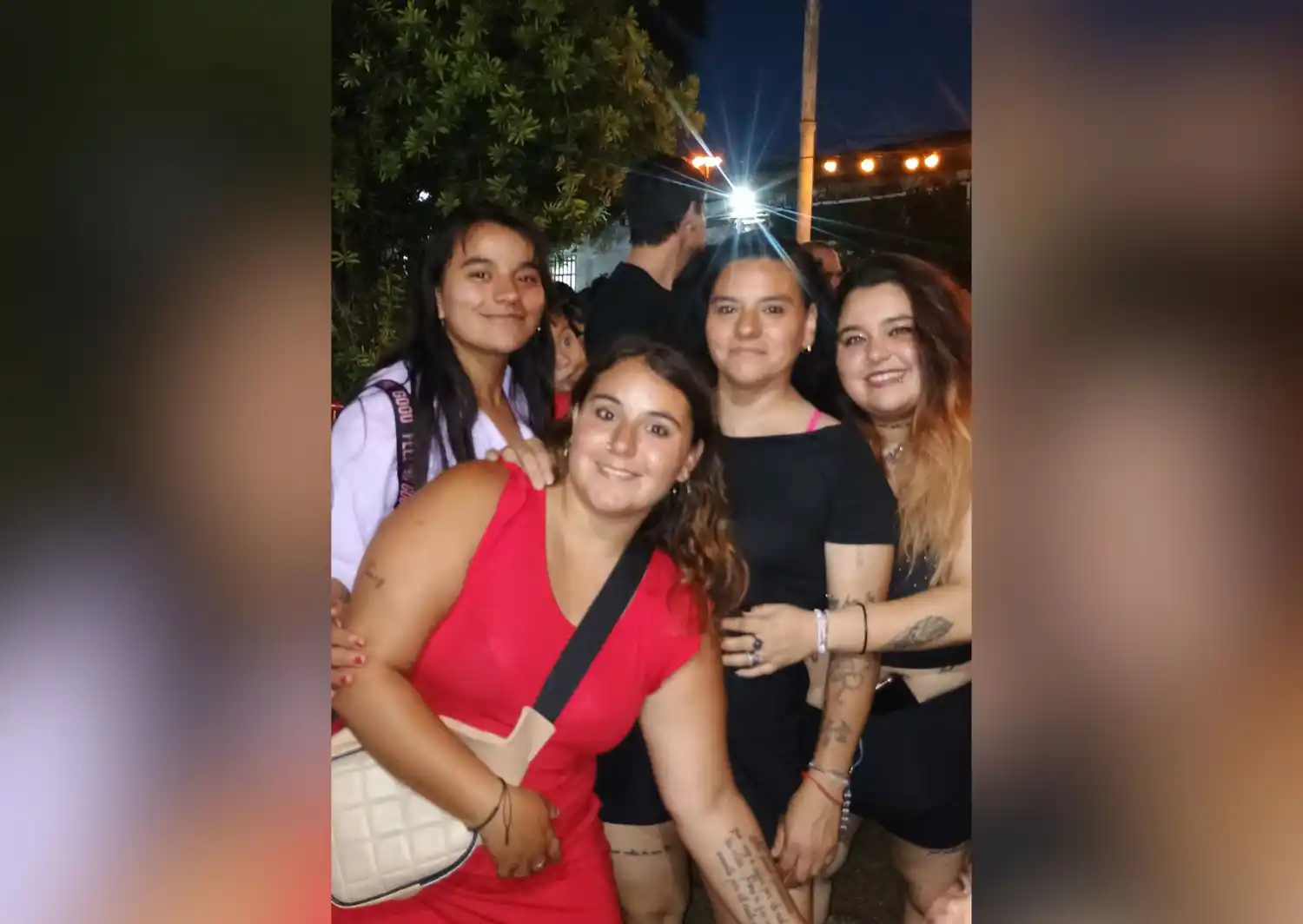 Las hijas de Georgina la felicitan por culminar los cursos del Instituto CFL 401