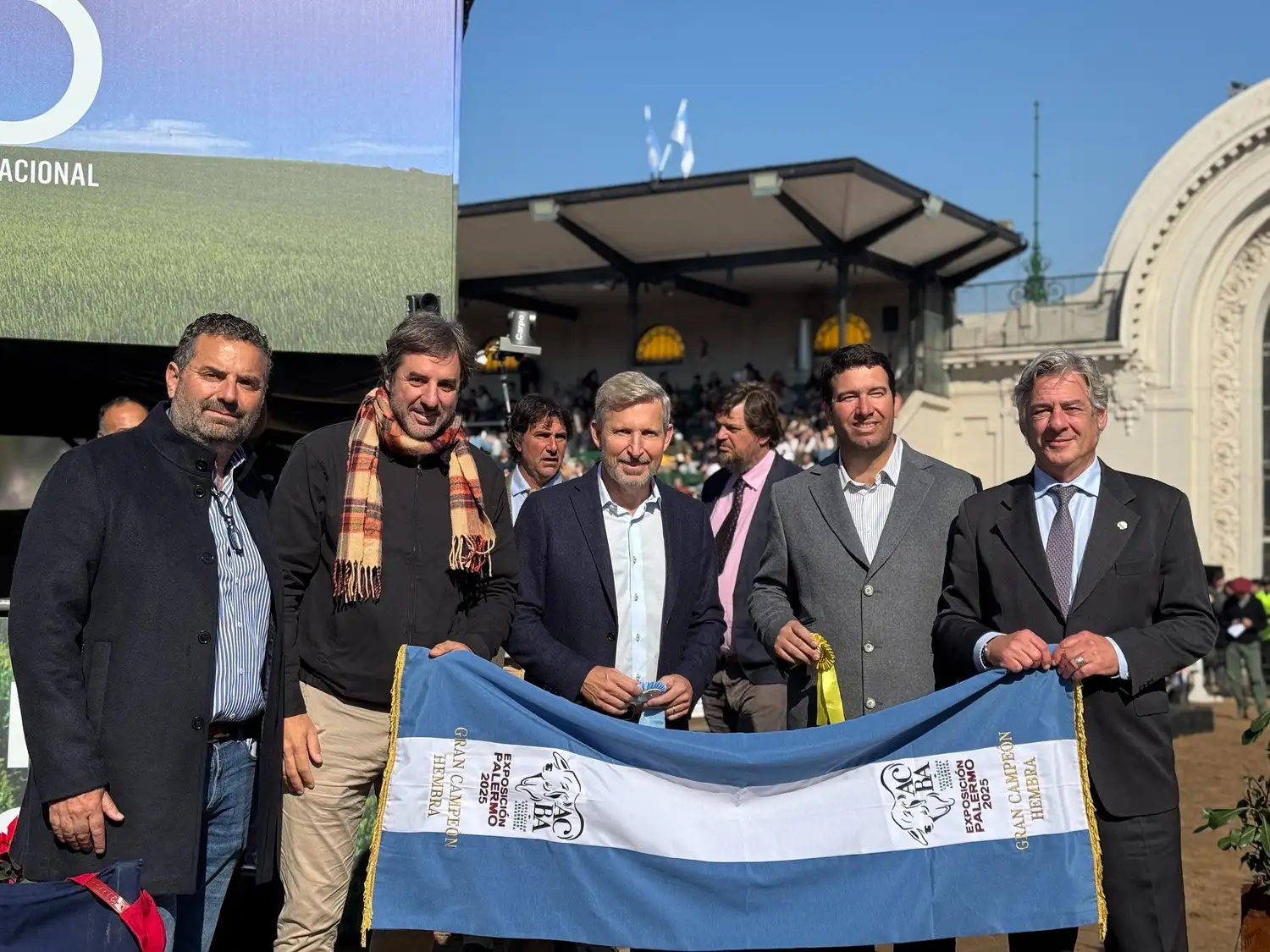 Frigerio estuvo en la Exposición Rural y dialogó con productores y expositores