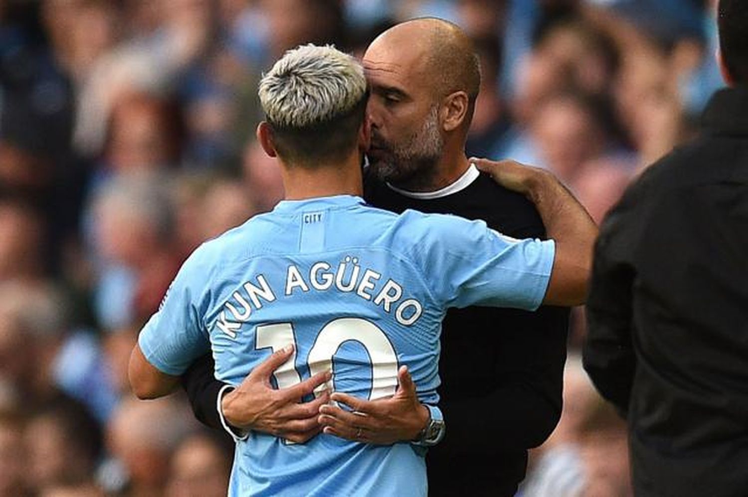 Pep Guardiola contó que Sergio Agüero "se perderá varios partidos" por una lesión en el tendón
