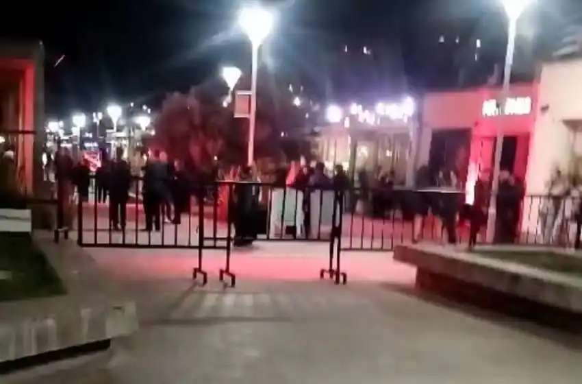 Multaron a un boliche de la ciudad por ocupar la vía pública sin autorización